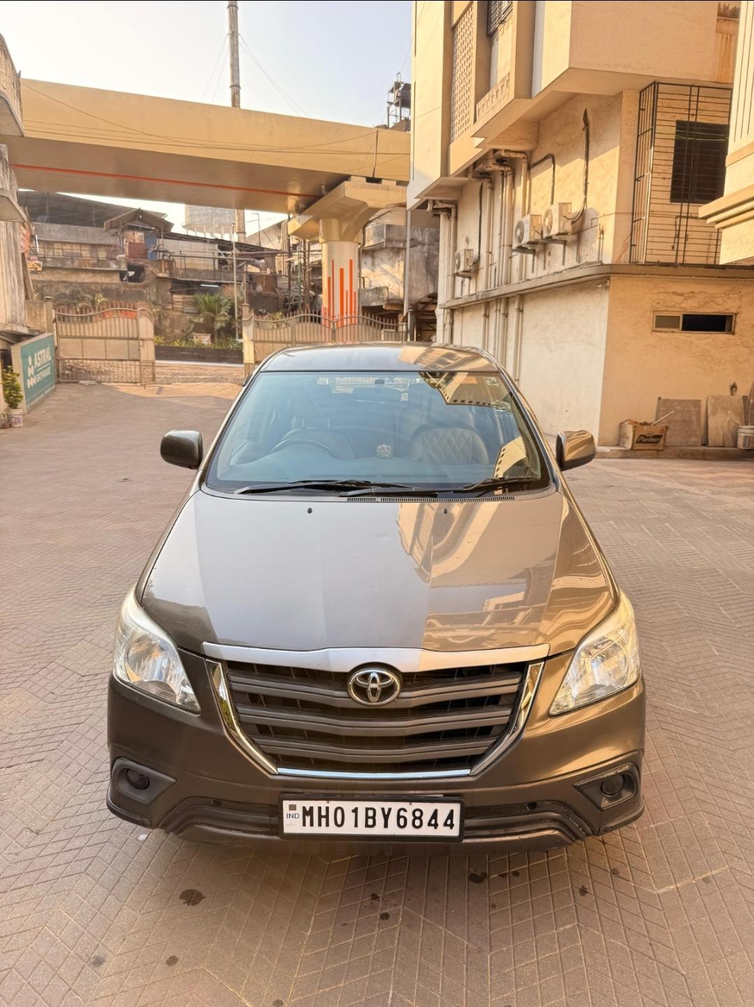 2015 Toyota Innova Euro IV 2.5 GX 8 Seater 2015 Toyota Innova Euro IV 2.5 GX 8 Seater