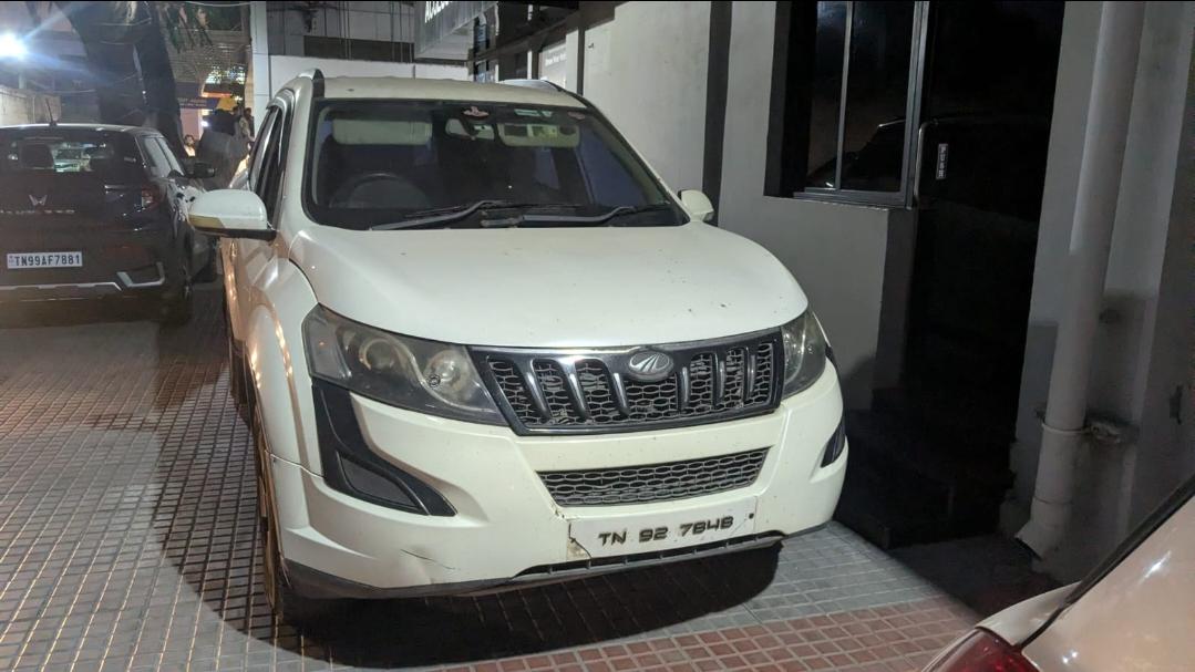 2016 Mahindra XUV500 W6 FWD 2016 Mahindra XUV500 W6 FWD